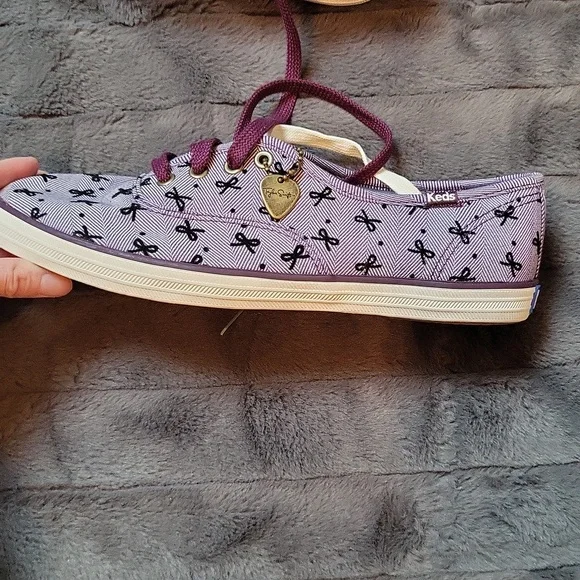 NWT! RARE! Taylor Swift In Collaboration with Keds Purple Bow Print Keds! Size 8 - Picture 5 of 11